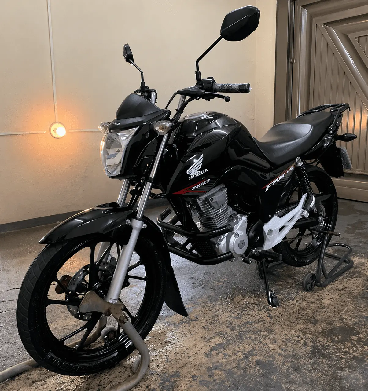 Honda CG 160 Fan 2019 preta de motociclista de aplicativo em cotação real de proteção veicular em Anápolis GO